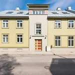 - No Contact Check In Апартаменти *